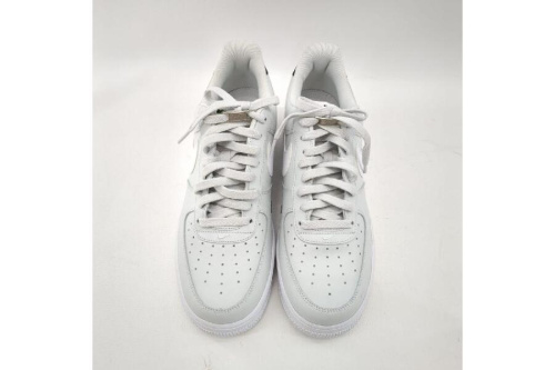 スニーカーのナイキ（NIKE）