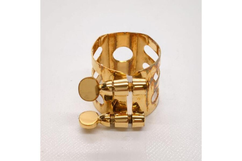 アルトサックスリガチャー