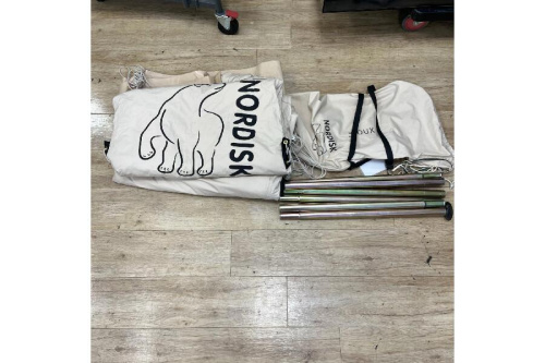 キャンプのテント
