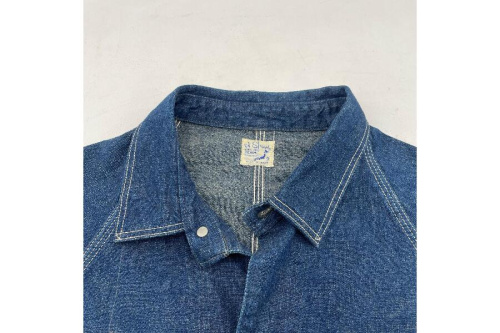 デニムジャケットのジャケット