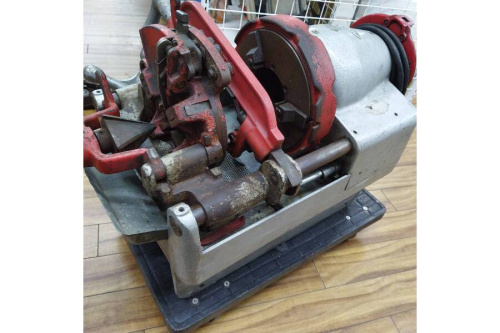 レッキスのパイプねじ切り機