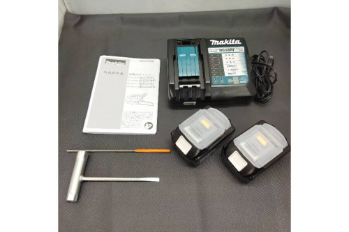 マキタの充電式チェーンソー