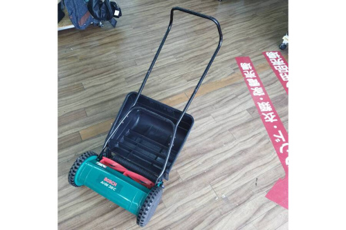 工具の手動芝刈機