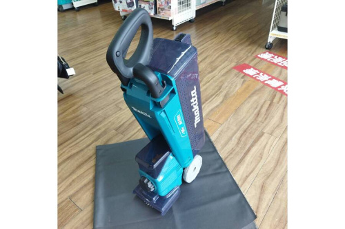 マキタの充電式芝刈機