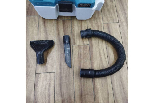マキタの充電式集じん機