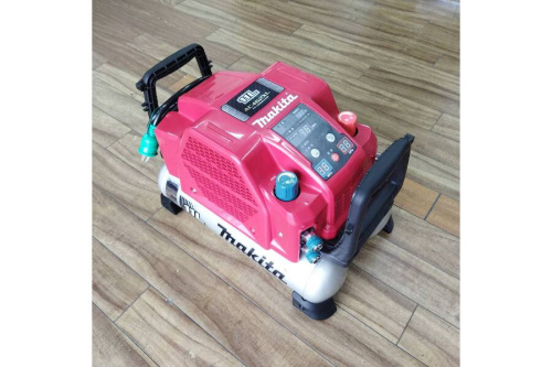 中古エアーコンプレッサーのマキタ