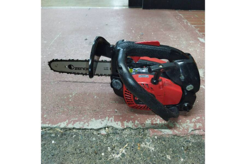 中古園芸工具の中古エンジンチェーンソー