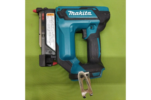 マキタ(MAKITA)の充電式ピンタッカ