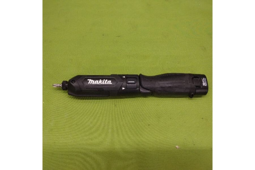 インパクトドライバーのマキタ（MAKITA）