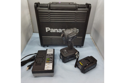 工具のインパクトドライバー