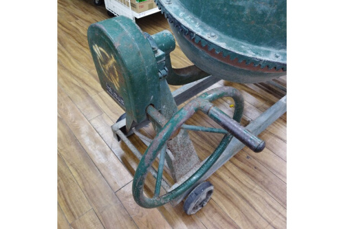 トンボ工業のモルタルミキサー