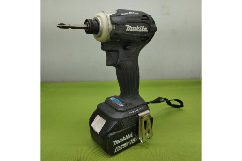 インパクトドライバーのマキタ（MAKITA）