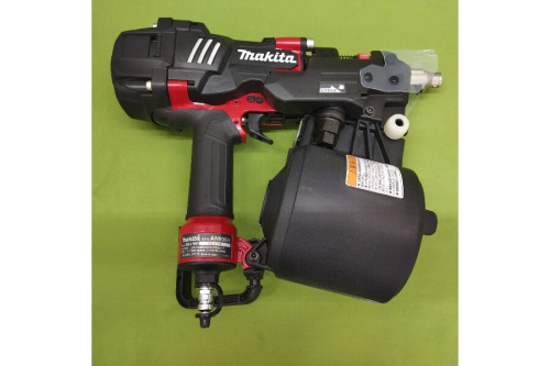マキタ（MAKITA）の釘打ち機