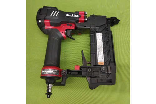 マキタ（MAKITA）のフロアタッカ