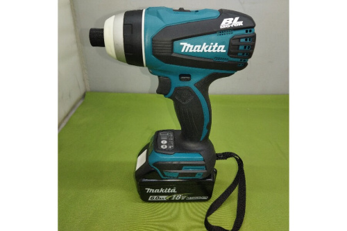 インパクトドライバーのマキタ（MAKITA）