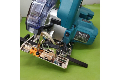 丸ノコのマキタ（MAKITA）