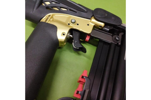 高圧ピン釘打機のNP55HM
