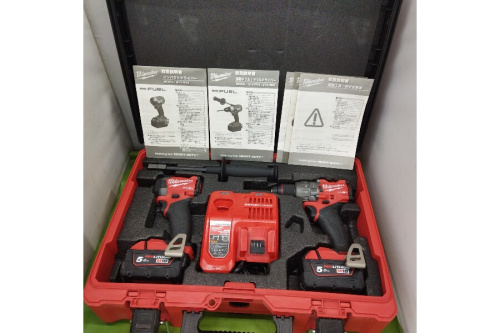 工具のインパクトドライバー