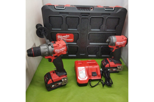 Milwaukee(ﾐﾙｳｫｰｷｰ)の振動ドリル+ｲﾝﾊﾟｸﾄﾄﾞﾗｲﾊﾞｰｾｯﾄ