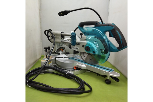 丸ノコのマキタ（MAKITA）