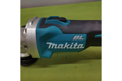 マキタ（MAKITA）のコードレスディスクグラインダー