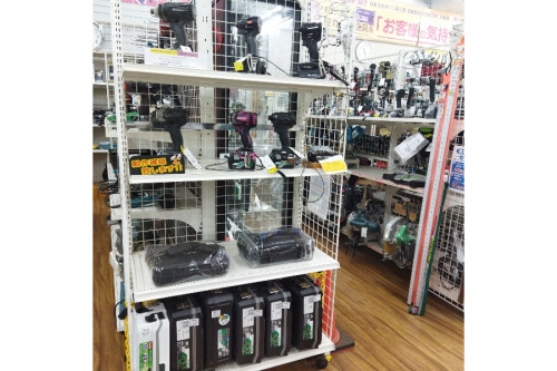 工具のインパクトドライバー