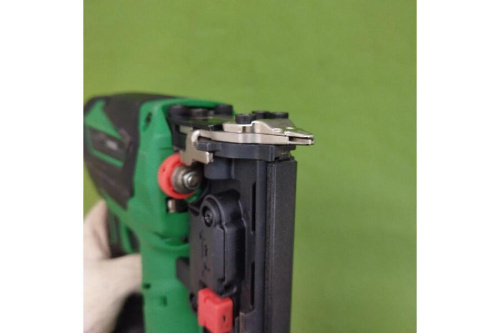 ハイコーキ(HiKOKI)の３５ｍｍコードレスピン釘打機