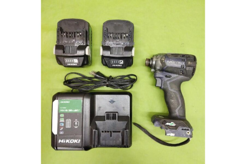 工具のインパクトドライバー