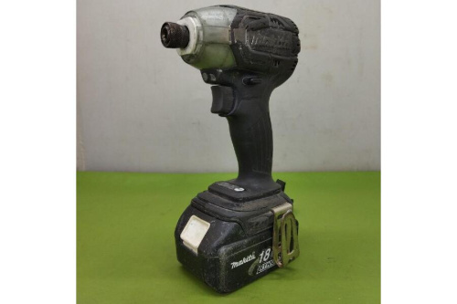 インパクトドライバーのマキタ（MAKITA）