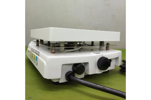 アズワン(AS ONE)のセラミックホットスターラー(デジタルタイプ)