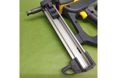 日本パワーファスニングのルトラガスツール　建設用ガス式鋲打ち機