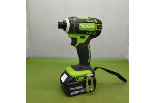 インパクトドライバーのマキタ（MAKITA）