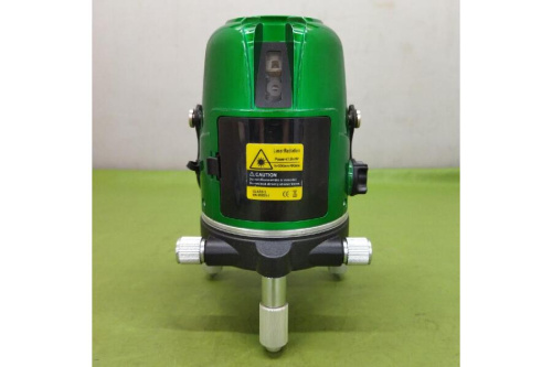 SVAROGのレーザー墨出し器