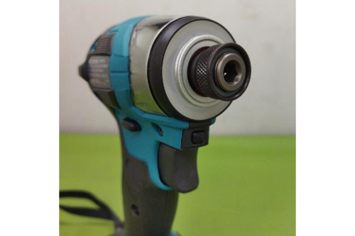 充電式インパクトドライバのTD173DZ