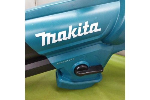 マキタ（MAKITA）の充電式ブロア集じん機