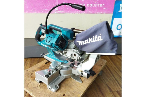 マキタ（MAKITA）の充電式スライド丸のこ