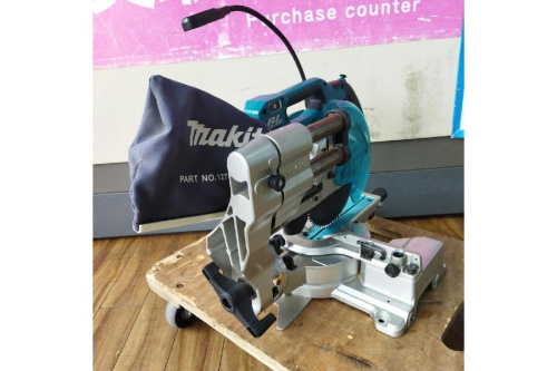 充電式スライド丸のこのLS610D