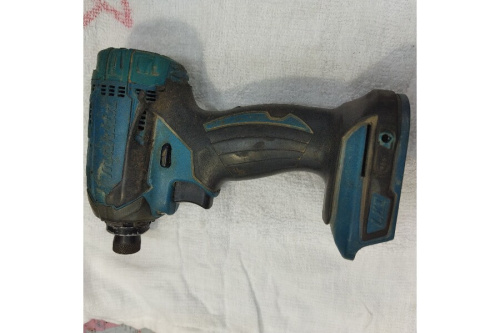 工具のインパクトドライバー