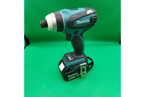 インパクトドライバーのマキタ（MAKITA）