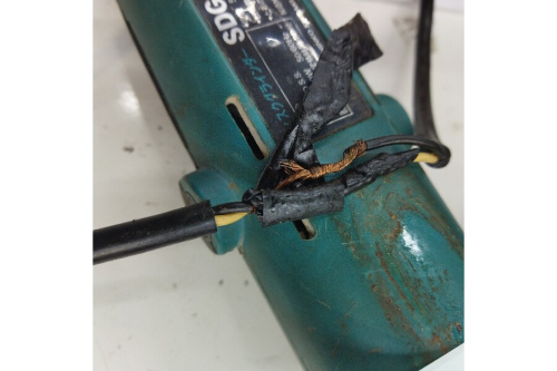 工具のディスクグラインダー