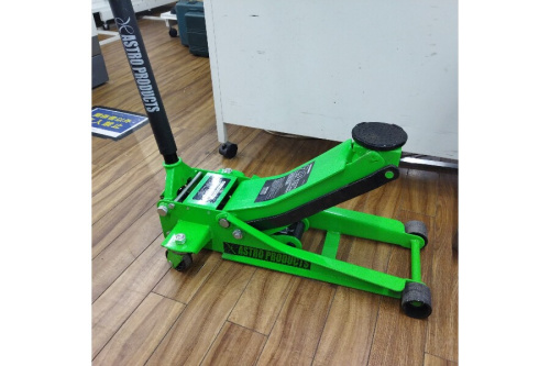 アストロプロダクツのガレージジャッキ