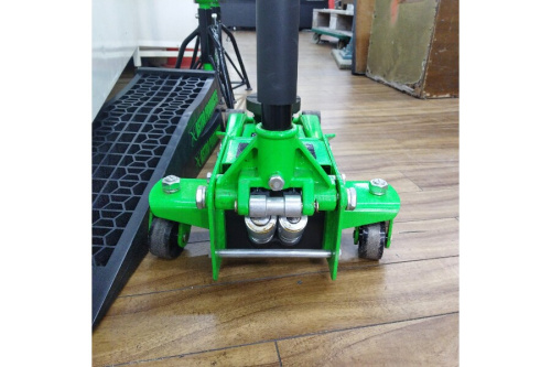 ガレージジャッキのジャッキ