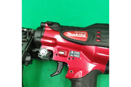 マキタ（MAKITA）の釘打ち機