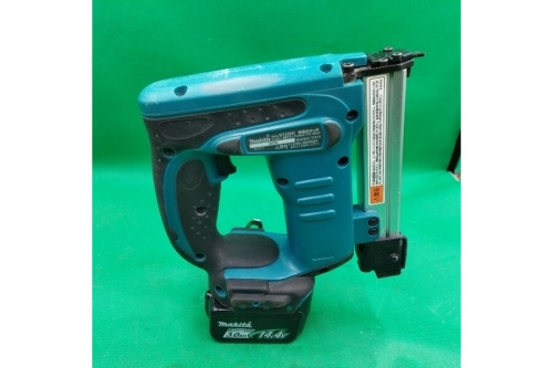 マキタ（MAKITA）の充電式ﾀｯｶ