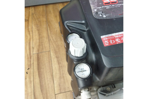 日立工機のエアーコンプレッサー