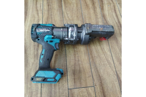 マキタ（MAKITA）の鉄筋カッター