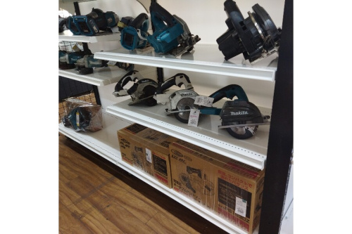 リニューアルオープンの工具専門店
