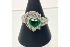 ジュエリーのリング 