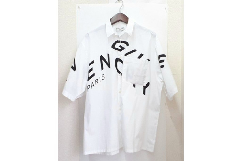 ファッションのトップス