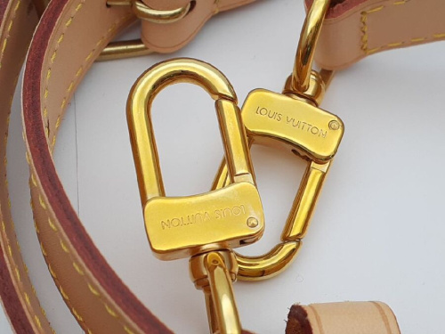 ストラップのヌメ革